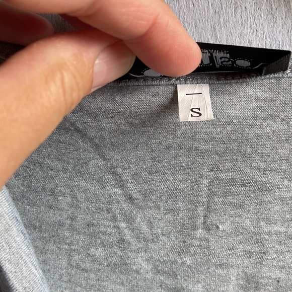 Cute side button detail top in size S - Picture 2 of 6